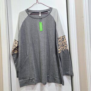 💰Make an offer, bundle and save💰 NWT Leopard print sleeves with pock